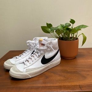 Nike Blazers Mid ‘77 Vintage 9.5 Mens